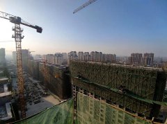 致敬高温下坚守城市建设一线的“冶金”建设者们